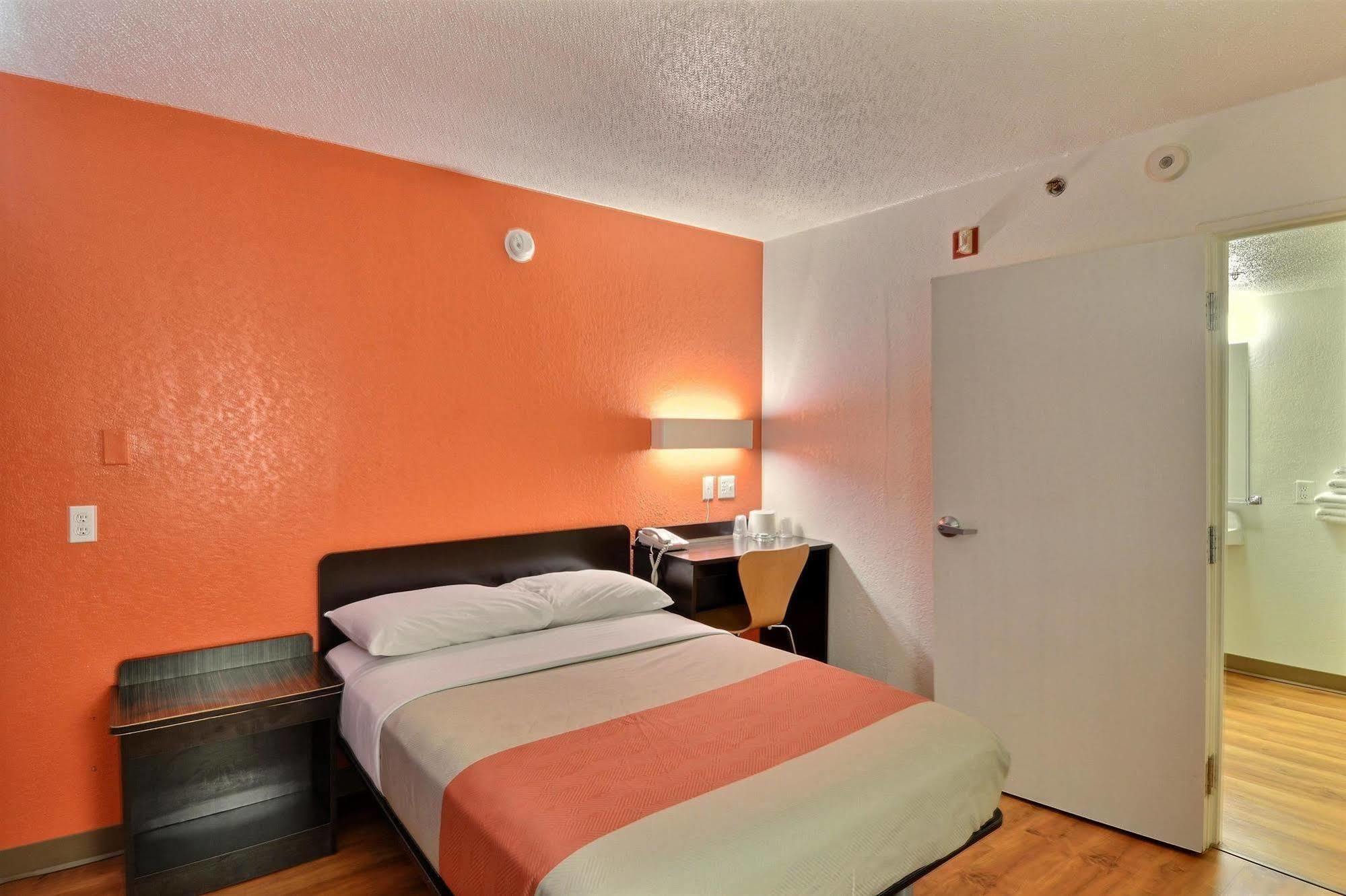 Motel 6-Tewksbury, Ma - Boston Экстерьер фото